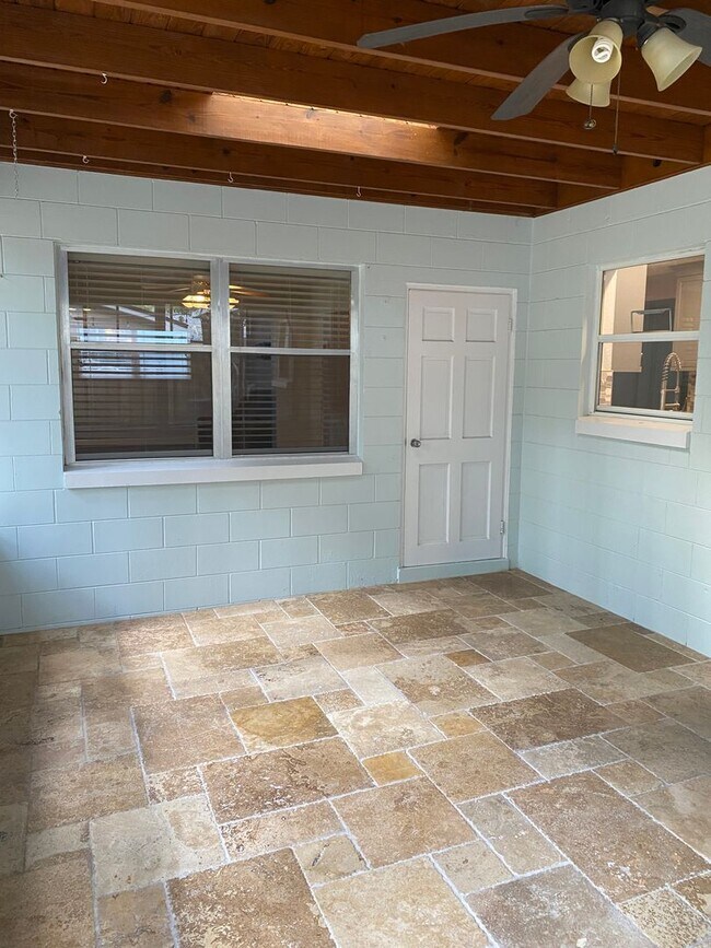 Building Photo - 3/2 Home In Downtown/Conway Area! Zoned fo...