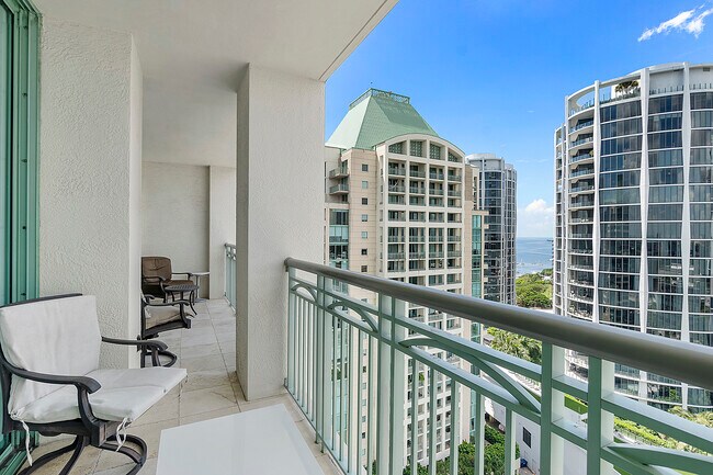 Building Photo - 3350 SW 27th Ave