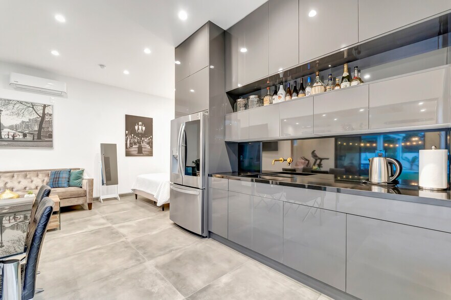 Building Photo - 5817 Ranchito Ave