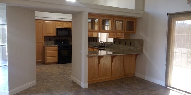 Building Photo - Beautiful 3 Bedroom Home