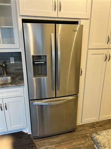 Building Photo - 411 Pebble Way