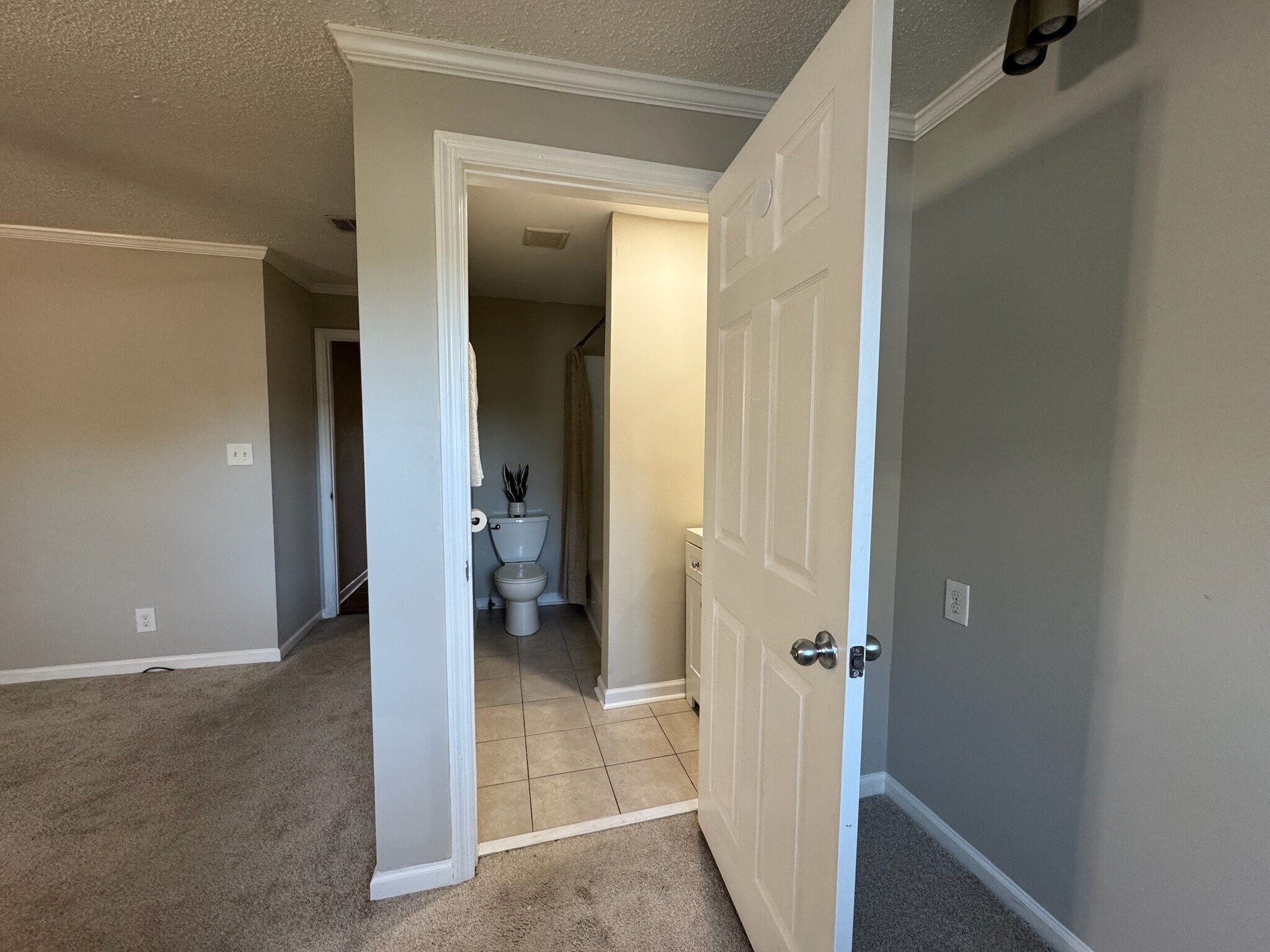 Building Photo - 2052 E 42nd St