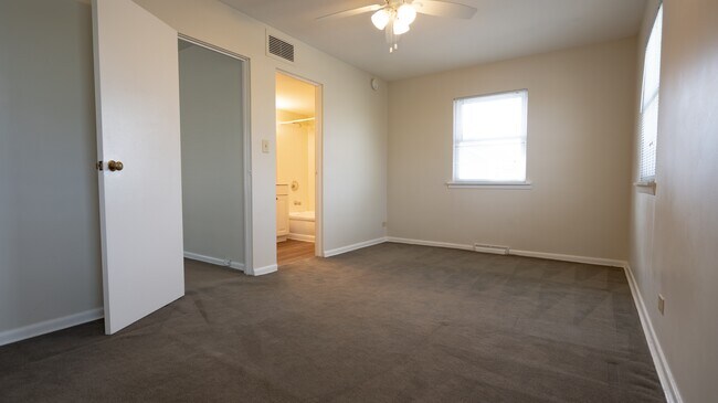 Bedroom - 140 N Washington St