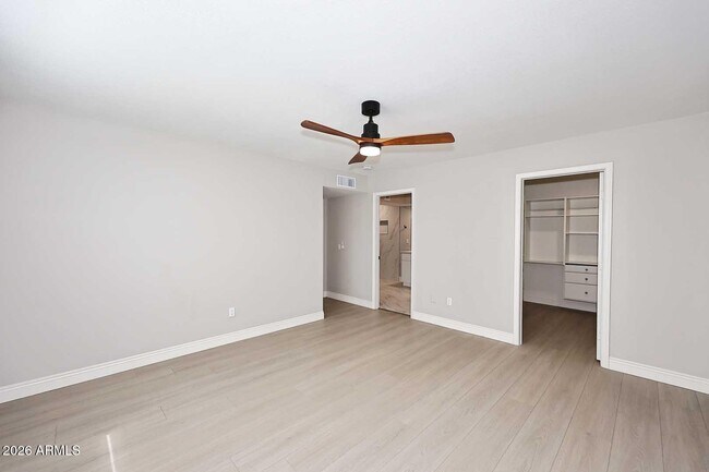Building Photo - 2131 E Geneva Dr