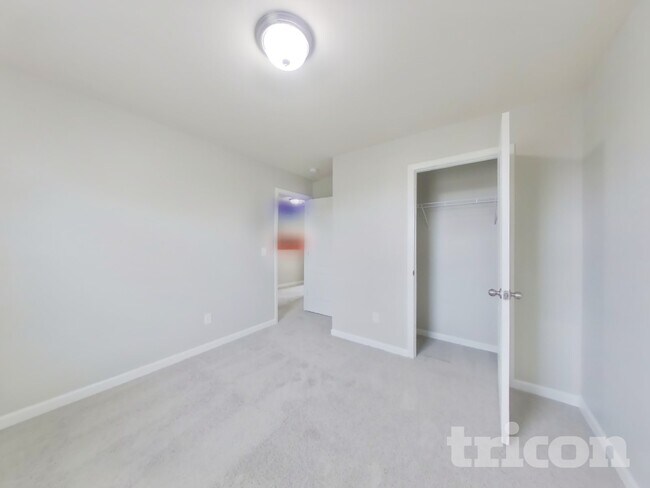 Building Photo - 2245 Bee Hive Dr