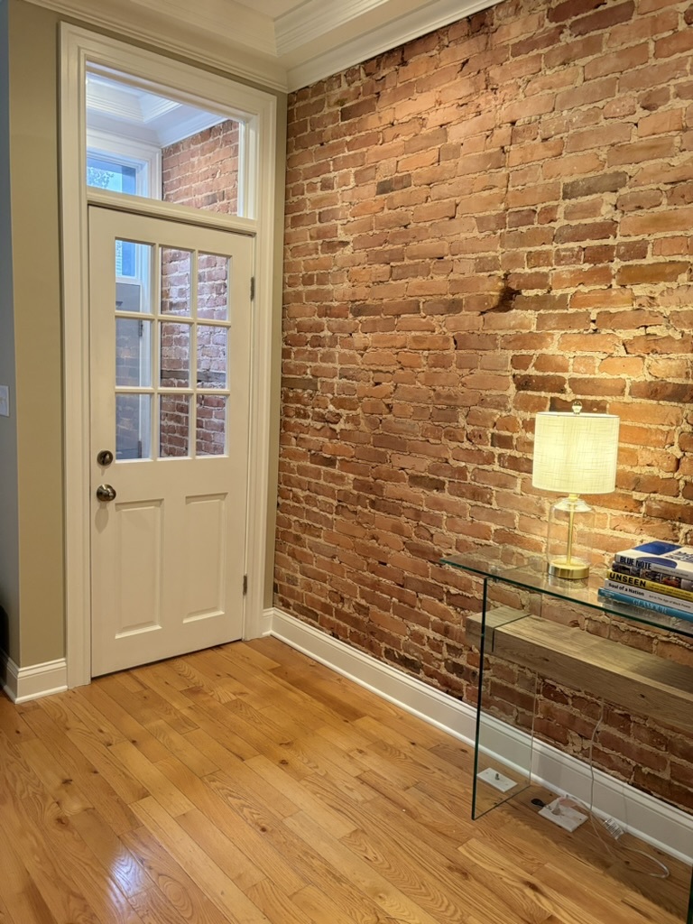 Building Photo - 143 N Kenwood Ave