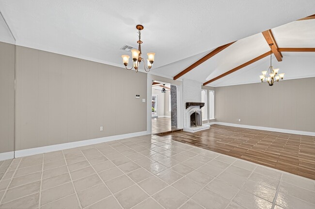 Building Photo - 13903 Chevy Chase Dr