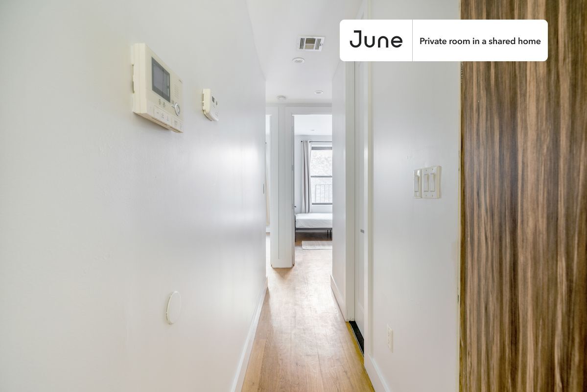 Building Photo - Room in Shared 3 bed/1 bath home