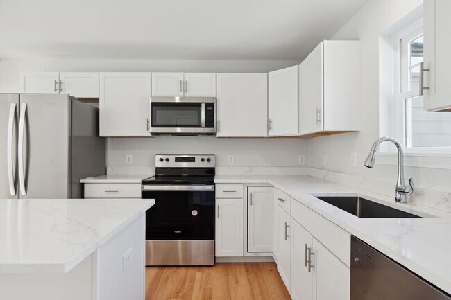 Building Photo - 16 Cardinal Ln