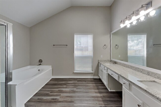 Building Photo - 18002 Golden Ridge Dr