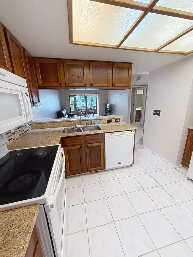 Building Photo - 217 Woodlake Wynde, Oldsmar, FL 34677
