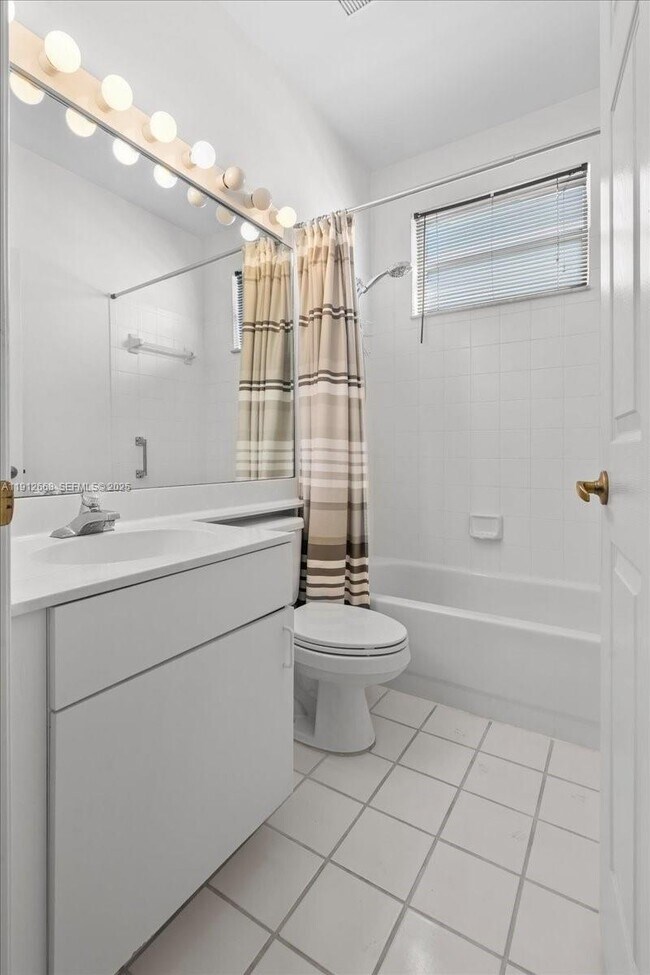 Building Photo - 2675 SE 4th Pl