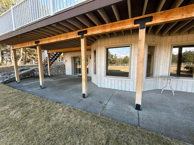 Building Photo - Spacious Daylight Apartment in Hamilton