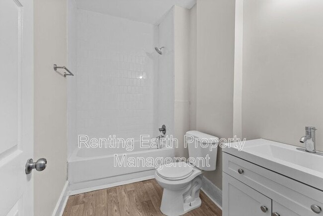 Building Photo - 1233 Fulton Ave SW