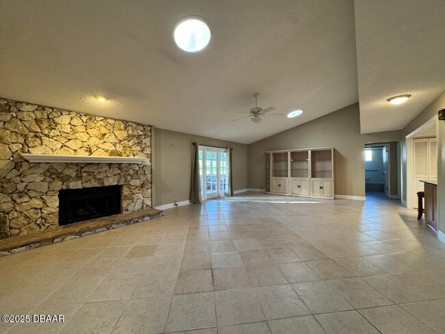 Building Photo - 653 Pelican Bay Dr