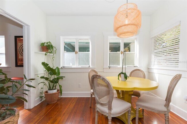 Building Photo - 917 E Broad St