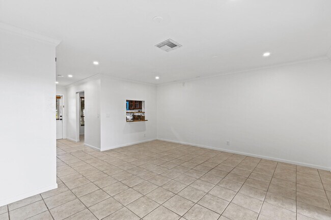 Building Photo - 814 Hill Dr