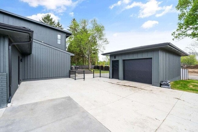 Building Photo - 2777 Donna Dr