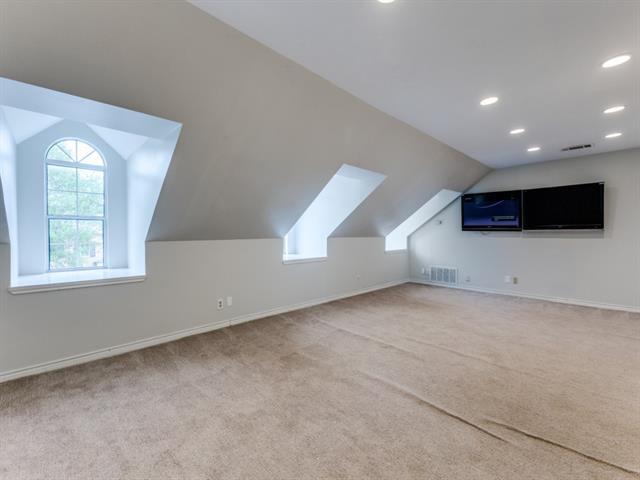 Building Photo - 4065 Bryn Mawr Dr