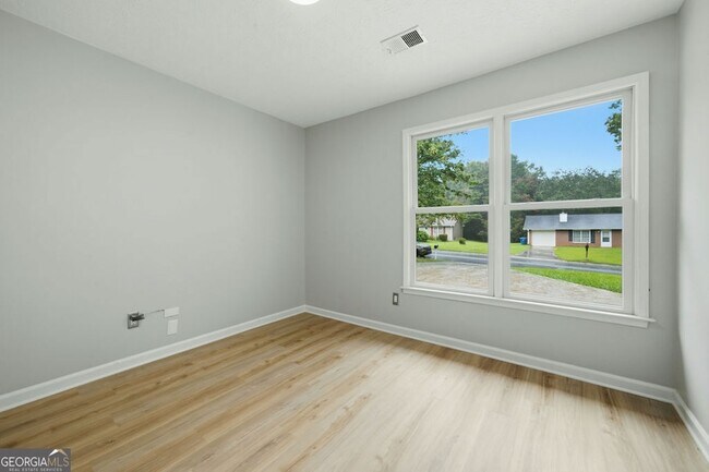 Building Photo - 210 Meadow Run
