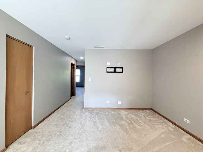 Building Photo - 239 Springbrook Trail S