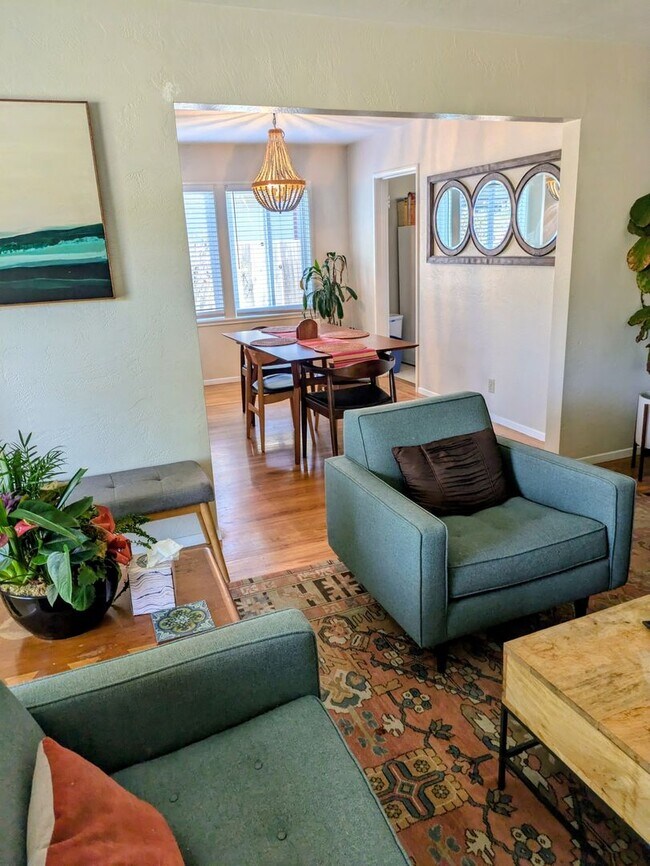 Building Photo - Charming 3-bedroom Home on Upper Westside -Large Yard and Covered Patio
