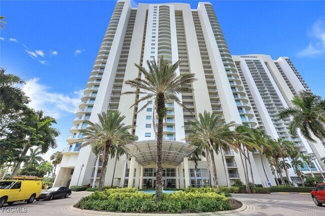 Primary Photo - 3000 Oasis Grand Blvd