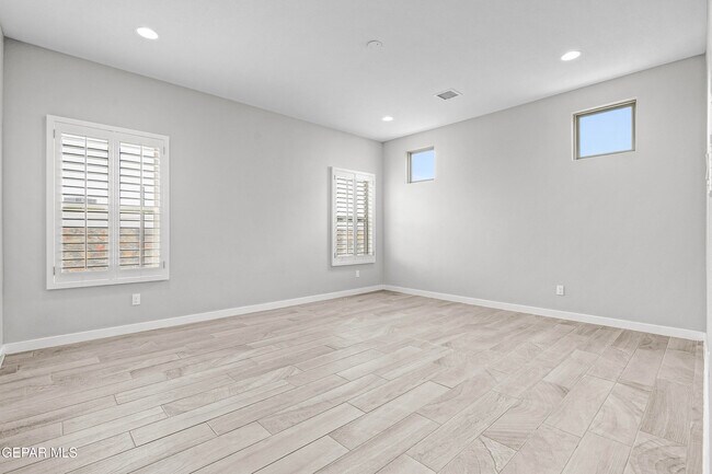 Building Photo - 7348 Mule Team Dr