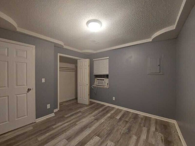 Building Photo - 1861 E 78th St