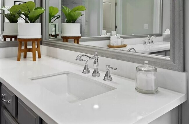 Building Photo - 973 Rittenhouse Way SE