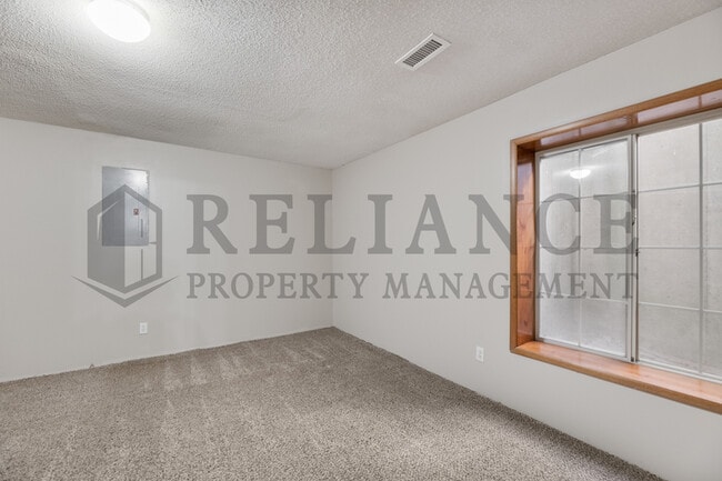 Building Photo - 3826 N Cranberry St