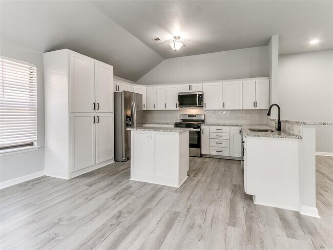 Building Photo - 5612 SE 87th St