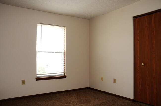 Building Photo - 5561 Cedar Springs