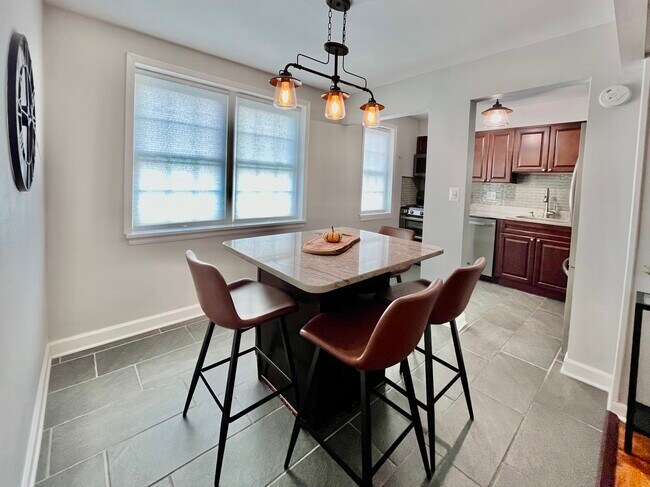 Building Photo - 6616 E Wakefield Dr