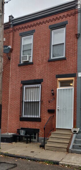 Building Photo - 2335 N Opal St