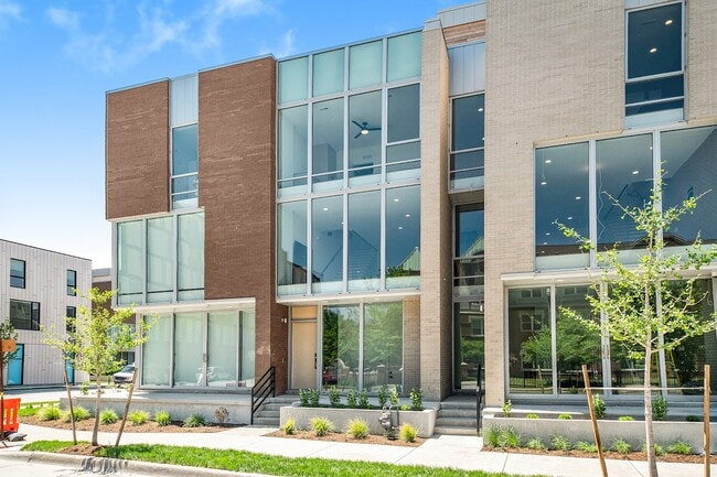 Building Photo - 2805 Brush St