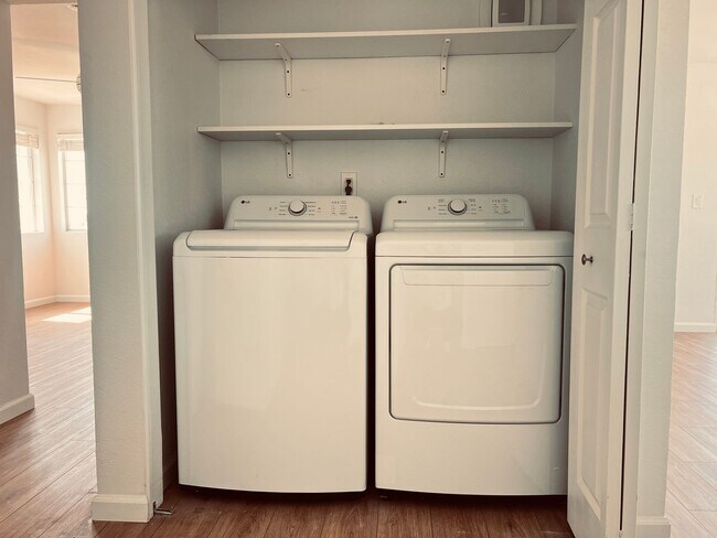 Building Photo - ** Spring Special** Beautifully Upgraded 2 Bedroom Apartment For Rent!