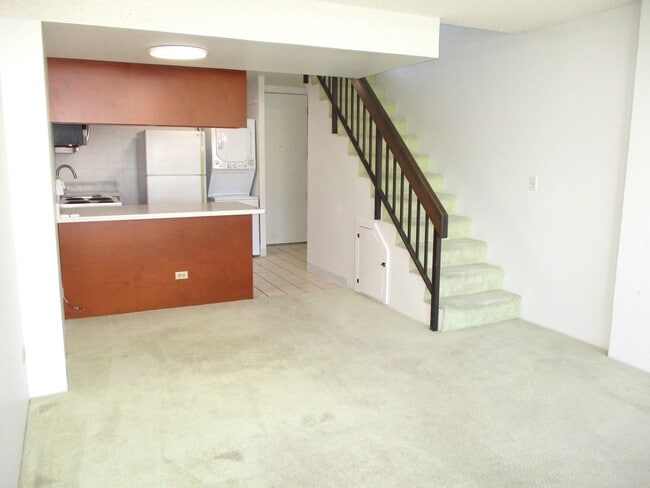 Building Photo - 739 Hausten St