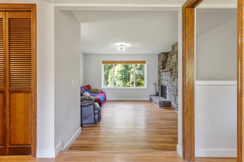 Building Photo - 9423 NE Woodridge St