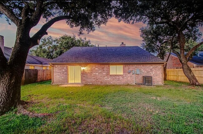 Building Photo - 1502 Park Wind Dr