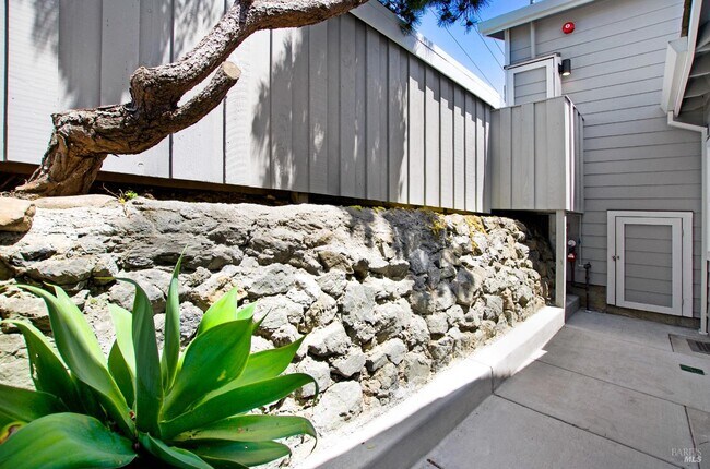Building Photo - 625 CA-1