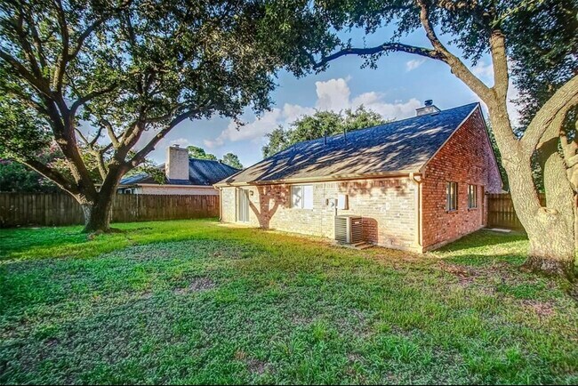 Building Photo - 1502 Park Wind Dr