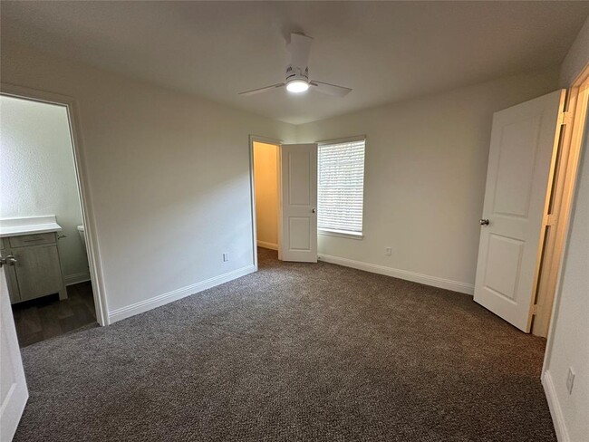 Building Photo - 8003 Woodway Dr