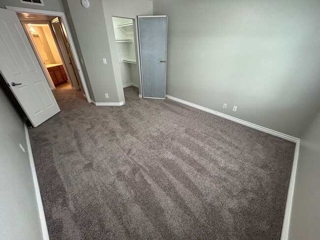 Building Photo - Charming condo in desirable West Las Vegas near Summerlin