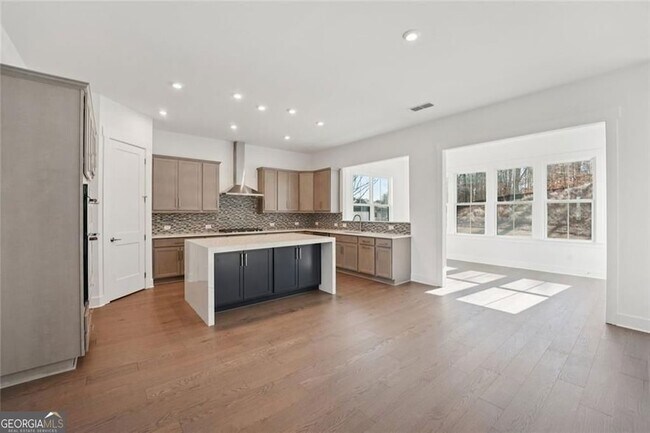 Building Photo - 2815 Medford Dr