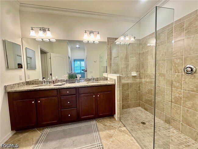 Building Photo - 11600 Golden Oak Terrace