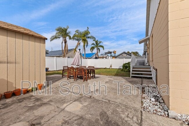 Building Photo - 7515 S Westshore Blvd