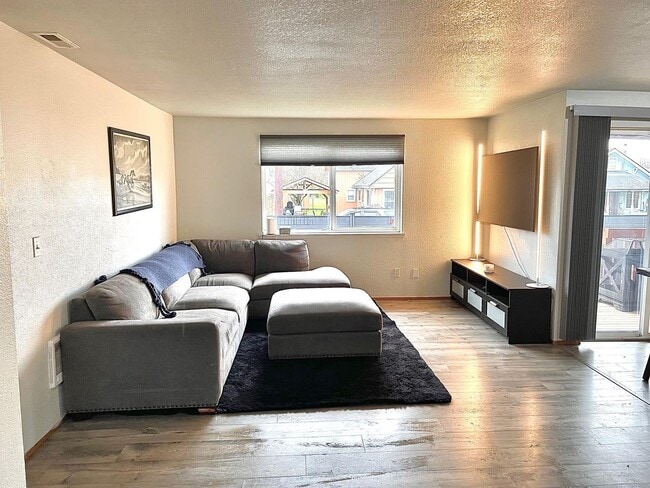 Building Photo - 3 Bedroom 2 Bath in Chehalis