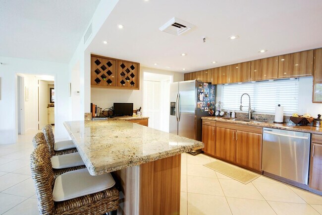 Building Photo - 2480 Presidential Way