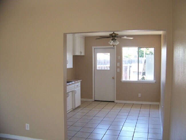 Building Photo - P54500